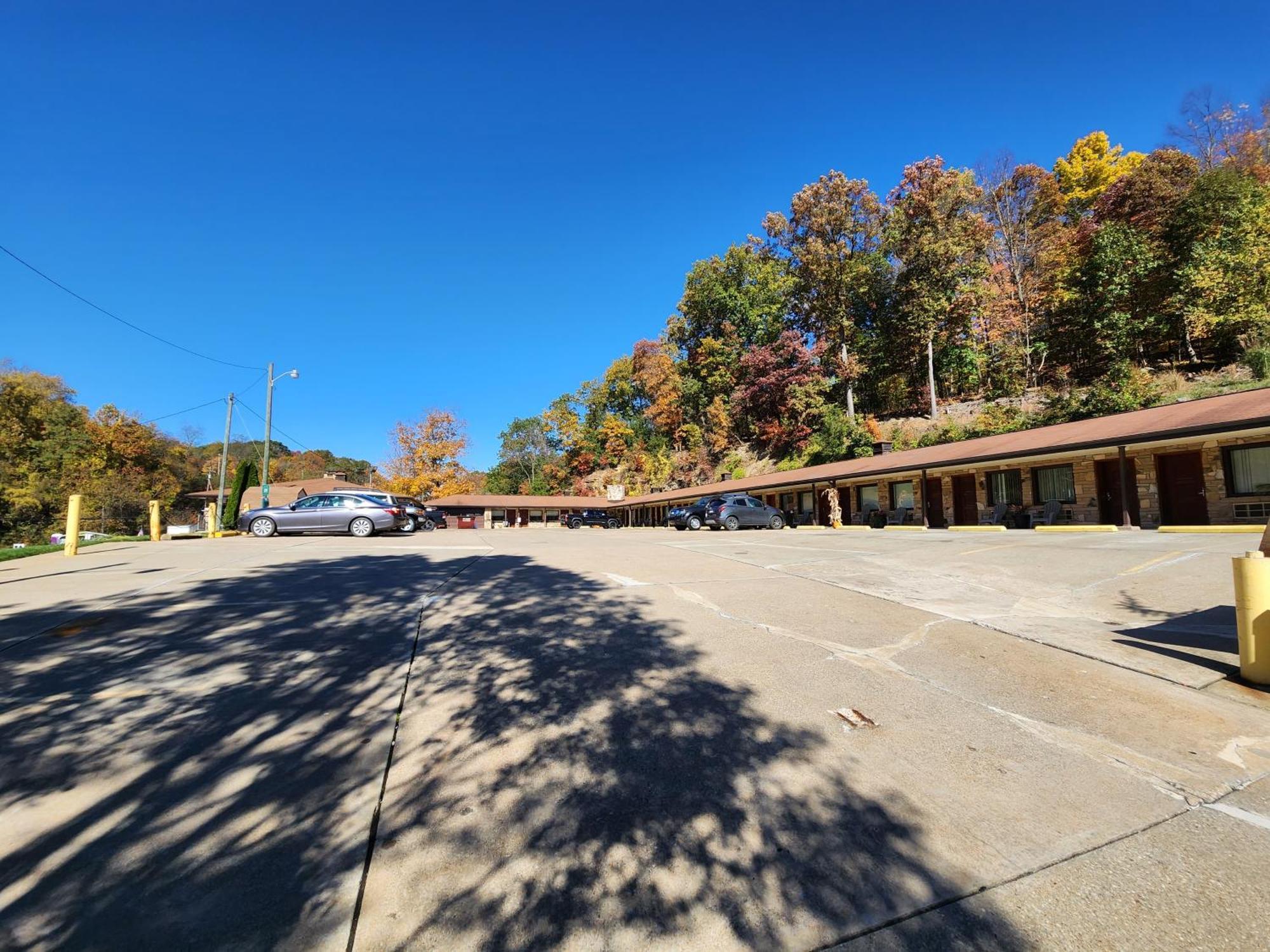 Jefferson Hills Motel Clairton Esterno foto