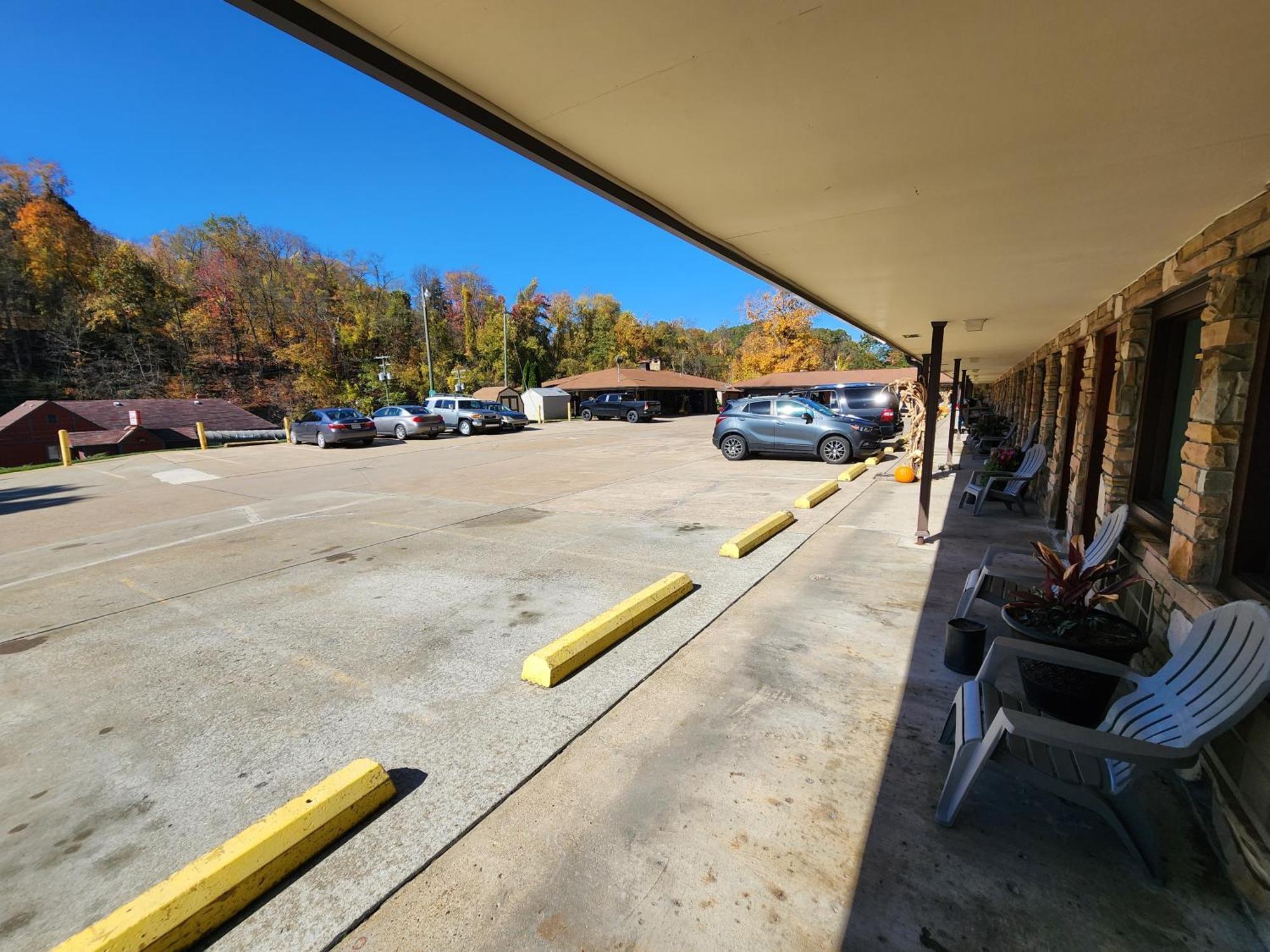 Jefferson Hills Motel Clairton Esterno foto