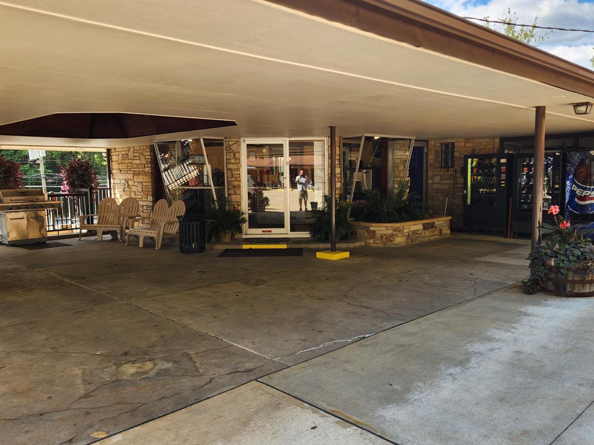 Jefferson Hills Motel Clairton Esterno foto